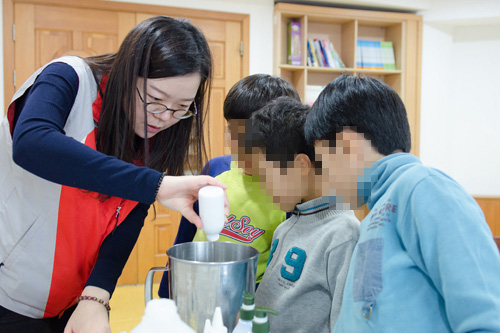 서울SOS지역아동복지센터와 함께 천연핸드크림 만들기